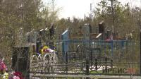 Следить за чистотой на Суворовском кладбище призывают смотрители в Павлодаре